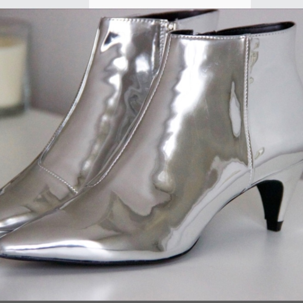 Beautiful ZARA silver Booties 🧞‍♂️